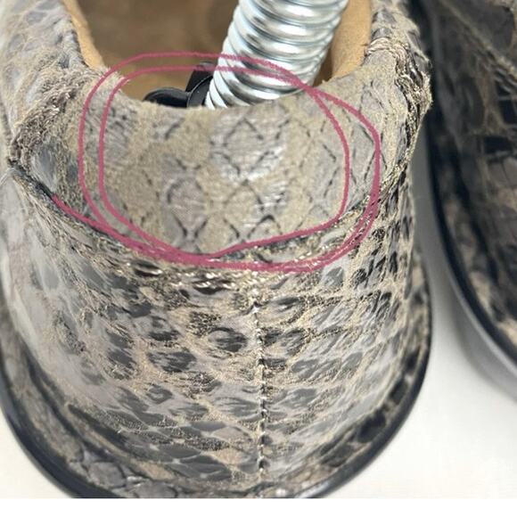Nurse Mates  Women's Snake Print  Gelsey Non-Slip Pillow Top Shoes Size 7 M - Picture 5 of 8